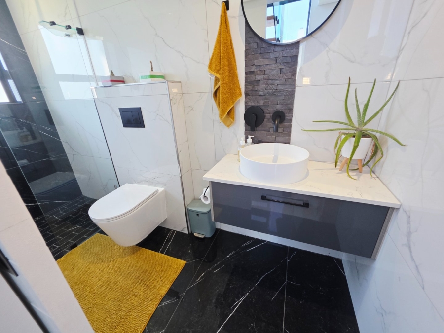 5 Bedroom Property for Sale in Sandown Western Cape